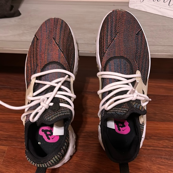 Size 9 Nike Phish Multi Colored Men’s Sneakers. Barley worn. Great condition. - Picture 1 of 5